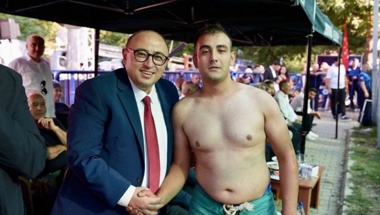 250’den fazla pehlivan katıldı: Yörüklerin güreşi renkli geçti