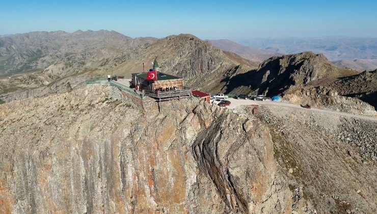3 bin metredeki mescid yörede “Kırkların buluşma yeri” inancıyla anılıyor