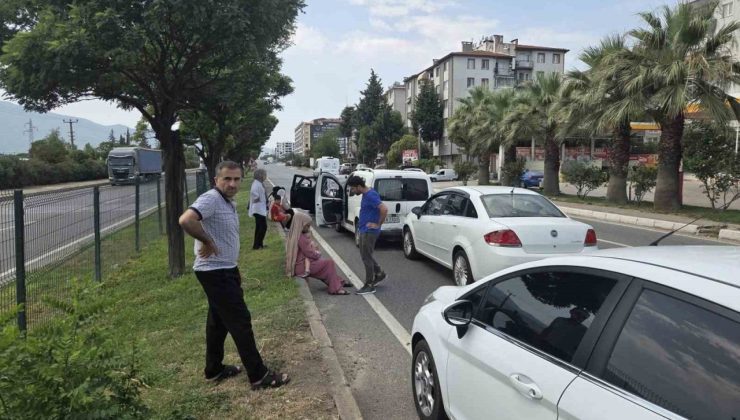 3 otomobil bir birine girdi, 1 bebek ve çocuk yaralandı