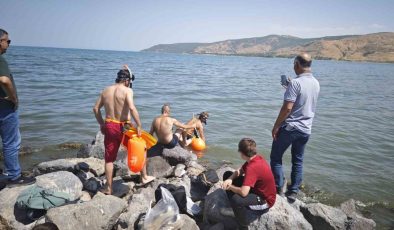 30 Ağustos’ta Van Gölü’nde 6 kilometre yüzdüler