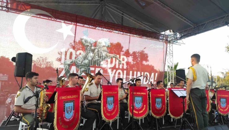5. Kolordu Kara Kuvvetleri Komutanlığı Bandosu Tekirdağ’da Zafer Bayramı coşkusu yaşattı