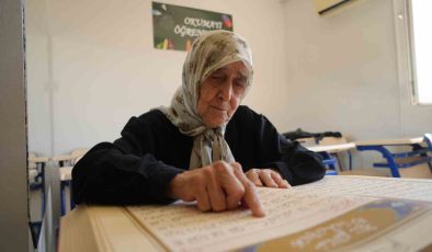 87 yaşında Kur’an-ı Kerim okumayı öğrendi