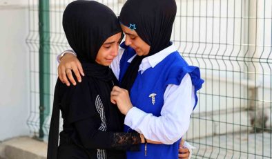 Adana’da kampta kalan 160 Suriyeli daha 4 otobüs ve 2 tırla ülkelerine geri döndü