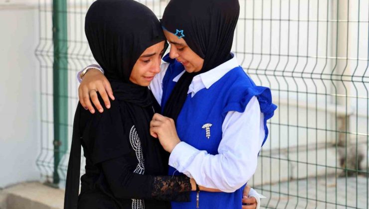 Adana’da kampta kalan 160 Suriyeli daha 4 otobüs ve 2 tırla ülkelerine geri döndü