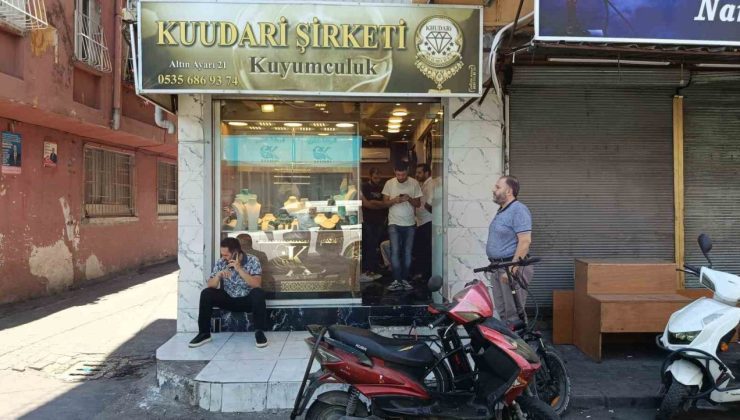 Adana’da kuyumcu soygunu: 2 kişiyi vurup 1 kilo altın çaldılar