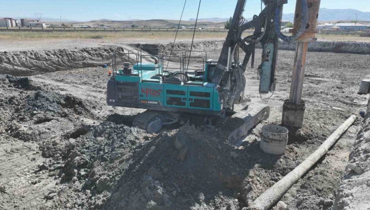 Ağrı İl Özel İdaresinin yeni hizmet binası için çalışmalar başladı