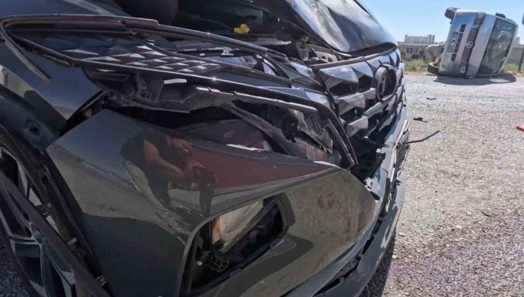 Aksaray’da otomobil minibüsle çarpıştı: 2 yaralı