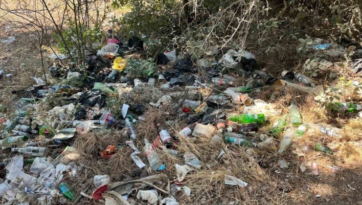 Alkol alanlar şehrin göbeği çöplüğe çevirdiler