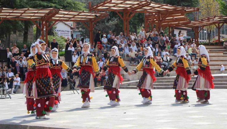 Amasya’da 30 Ağustos kutlamalarında ses sistemi krizi: Gösterileri yarım kalan kızları halk teselli etti