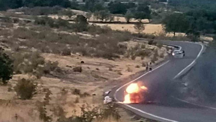 Ankara’da seyir halindeki araçta çıkan yangın tarlaya sıçradı