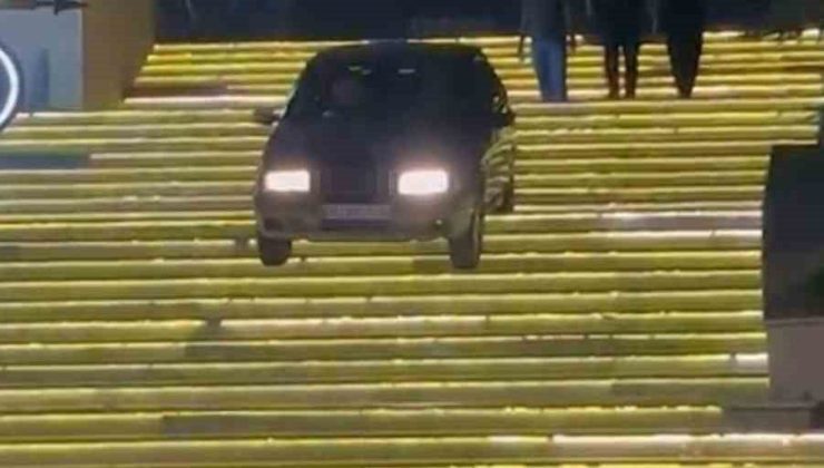 Ankara’da sürücü otomobiliyle AVM merdivenlerden inmeye çalıştı