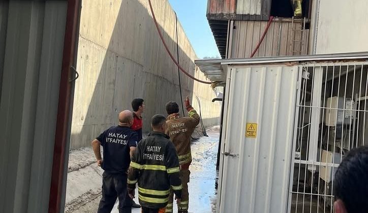 Antakya’da mobilya atölyesinde yangın çıktı