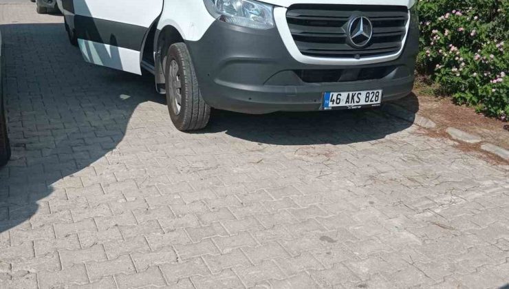 Antalya’da tur minibüsü şoförü aracında ölü bulundu