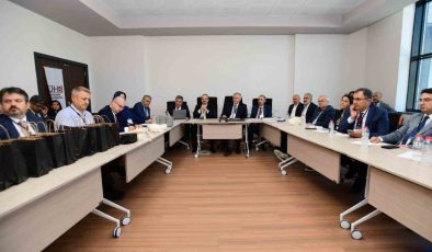 Atatürk Üniversitesi, üniversite hastanelerinin geleceğine yön veren çalıştayda yerini aldı