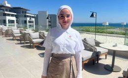 Babası sınav çıkışı çiçekle karşılamıştı, müjdeli haberi telefonla verdi