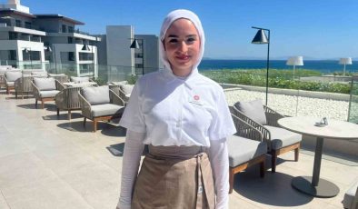 Babası sınav çıkışı çiçekle karşılamıştı, müjdeli haberi telefonla verdi