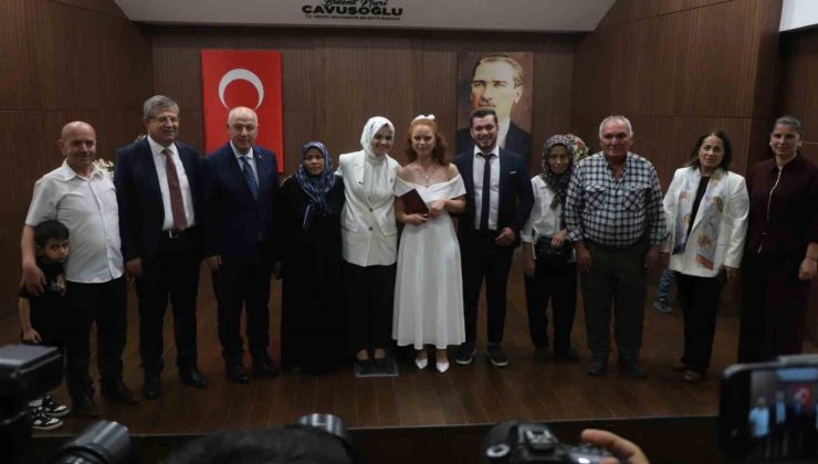 Bakan Göktaş, Aile ve Gençlik Fonu kullanan çiftin mutluluğuna ortak oldu
