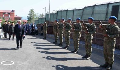 Bakan Güler, Bitlis Ahlat Komando Tabur Komutanlığını ziyaret etti