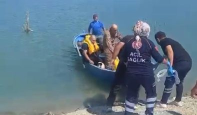 Barajdan su almaya çalışan eğitim uçuşu kalkamayarak düştü