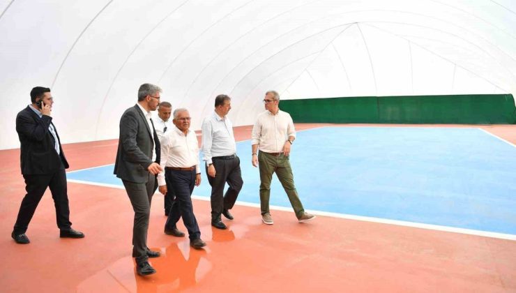 Başkan Büyükkılıç; üzeri kapatılan tenis kortları çalışmalarını inceledi