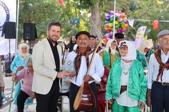 Başkan Tatık; “Zeybek ateşini yarınlara taşımak geçmiş ve geleceğimize borcumuzdur”