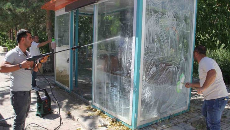 Bayburt’ta dolmuş durakları temizlenerek elden geçirildi