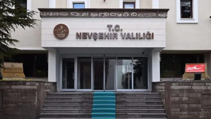 Bayrak direğindeki striptiz dansına soruşturma başlatıldı