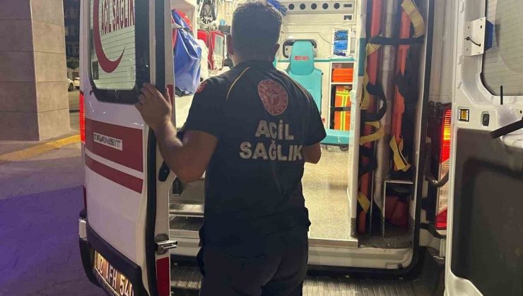Bıçaklanan genç hastaneye kaldırıldı