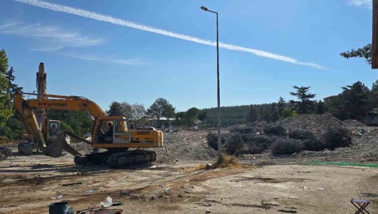 Bilecik’te eski devlet hastanesi yıkıldı
