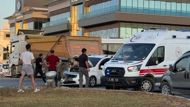Bilecik’te iki aracın karıştığı trafik kazasında 3 kişi yaralandı