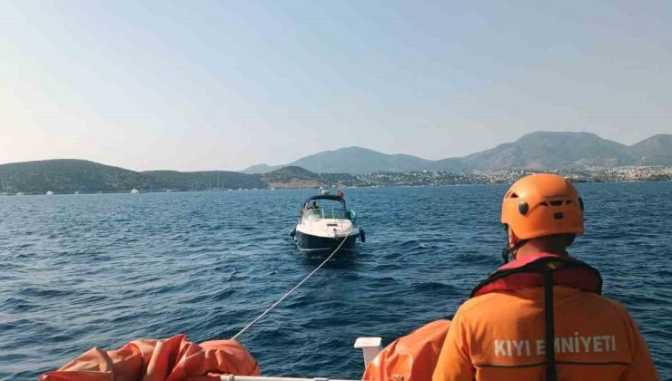 Bodrum açıklarında arızalanan ve sürüklenen tekne kurtarıldı