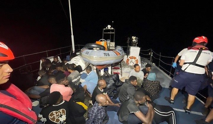 Bodrum’da 35 düzensiz göçmen kurtarıldı