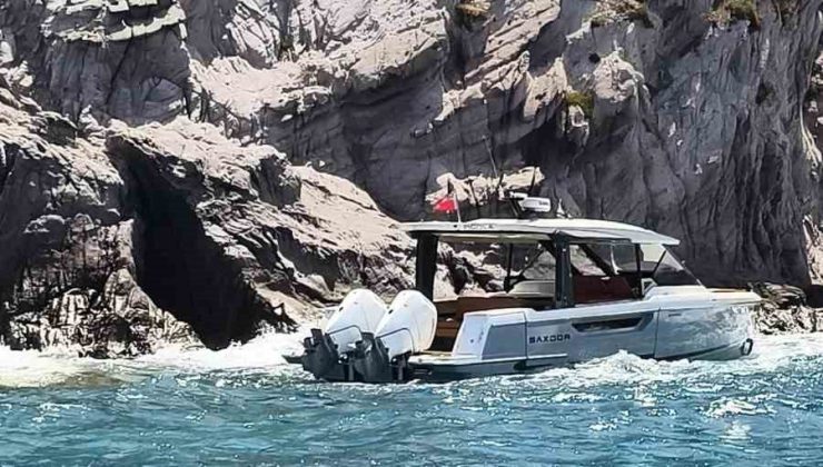 Bodrum’da arıza yapan tekne Çatal Adası’na oturdu, 3 kişi kurtarıldı
