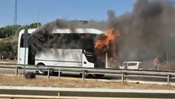 Bolu’da seyir halindeki midibüs alev alev yandı