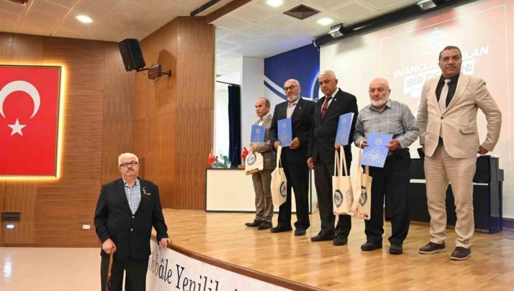 ÇAKÜ’de şehit aileleri ve gaziler ayakta alkışlandı