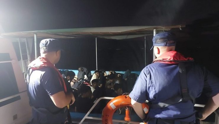 Çanakkale’de 56 kaçak göçmen ve 4 göçmen kaçakçısı yakalandı
