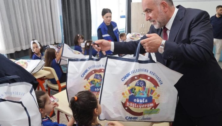 Canik Belediyesi’nden öğrencilere çanta ve kırtasiye desteği