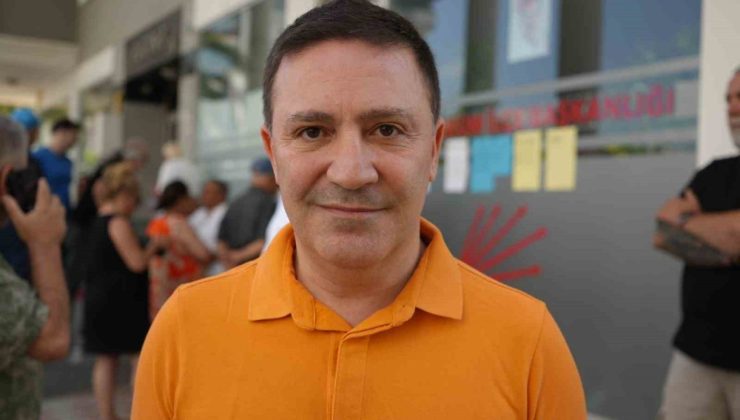 CHP Atakum delege seçimlerinde yumruklar havada uçuştu, profesör yüzüne tekme yedi