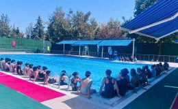 Çocuklara yüzme eğitimi verildi