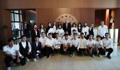 Cumhurbaşkanı Erdoğan, Ahlat’ta öğrencileri kabul etti