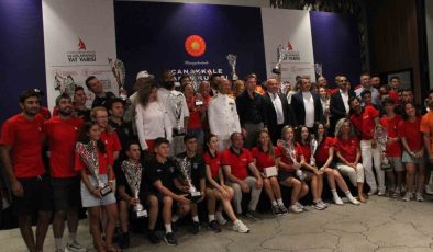 Cumhurbaşkanlığı 6. Uluslararası Yat Yarışları Çanakkale etabında kazananlar ödüllerini aldı