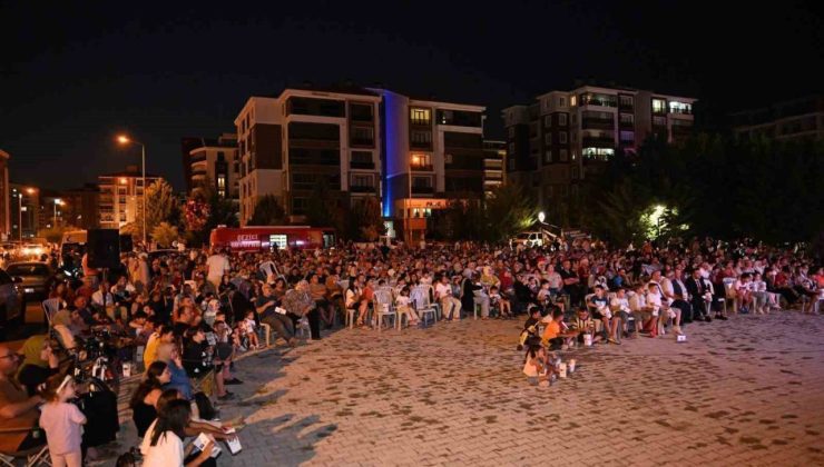 Çünür yaz akşamı sinema etkinliğine yoğun ilgi