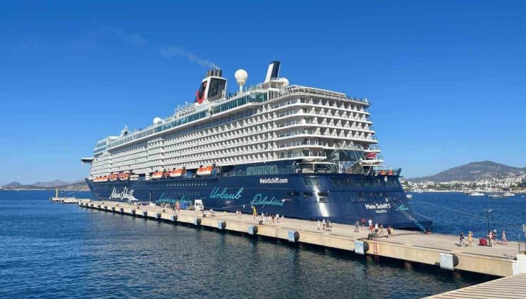 Dev kruvaziyer 2 bin 772 yolcuyla Bodrum’a geldi