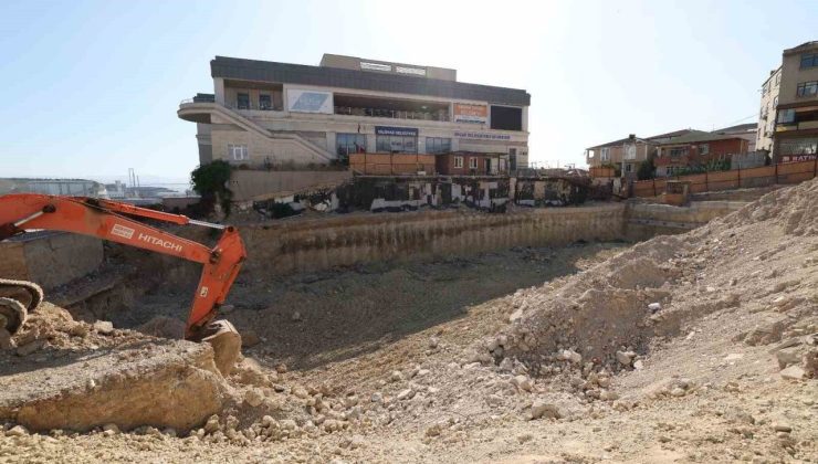 Dilovası Kent Meydanı’nda çalışmalar sürüyor