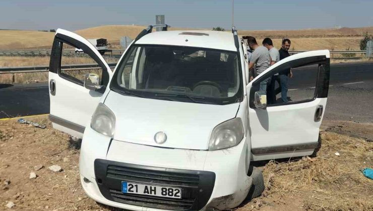 Diyarbakır’da hafif ticari ile otomobil çarpıştı: 5 yaralı