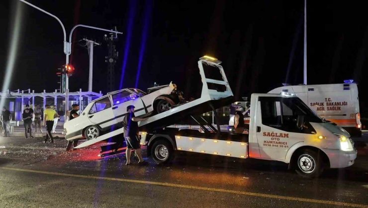 Duble yolda iki otomobil çarpıştı: 1’i ağır, 3 yaralı