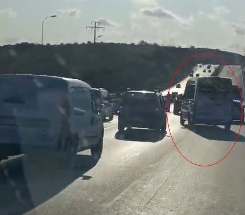 Düğün konvoyunda tehlikeli hareketler kamerada