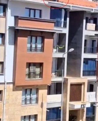 Elazığ’da çatıda tehlikeli çalışma