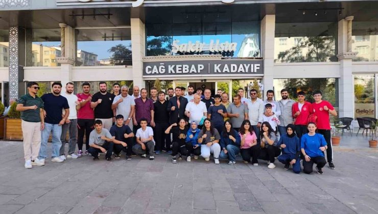 Elmalı, Erzurumlu boksörlerle yemekte bir araya geldi