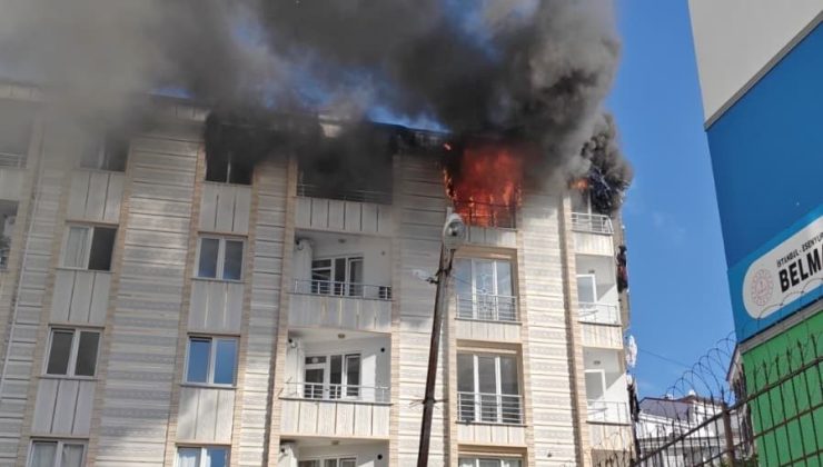 Esenyurt’ta 4 katlı binada çıkan yangın paniğe neden oldu
